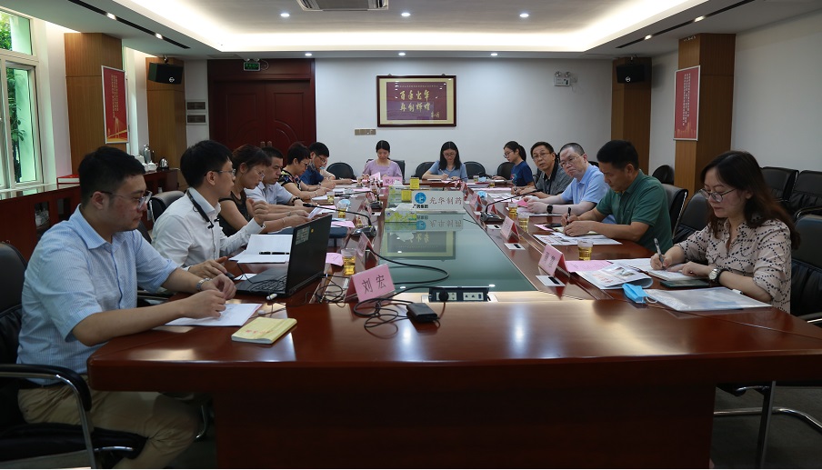 海珠区市场监视治理局副局长肖亮一行到白云山EVO视讯公司调研