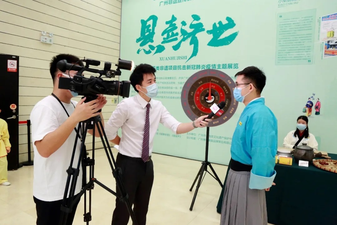 非遗日悬壶济世论抗疫，，，，，小柴胡直播首秀放色泽！