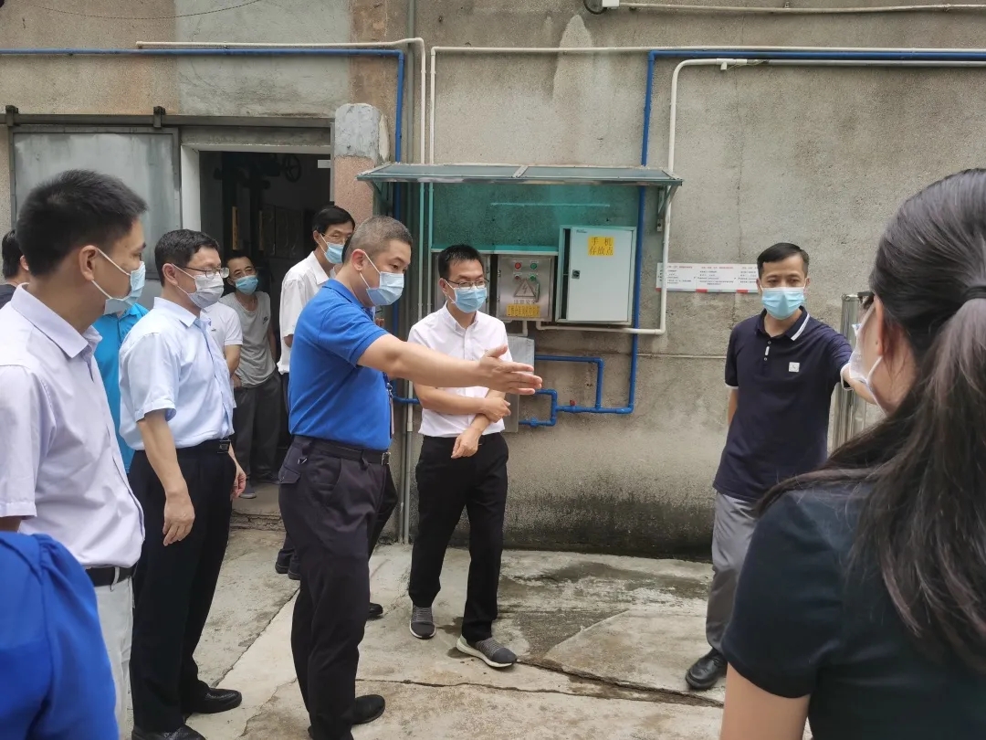 海珠区常务副区长傅晓初到白云山EVO视讯公司开展清静生产检查