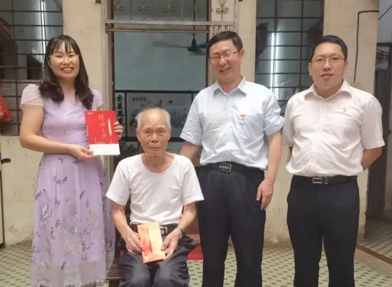 中秋慰问送真情 浓浓眷注暖人心——白云山EVO视讯公司慰问首届天下劳模陈雨池